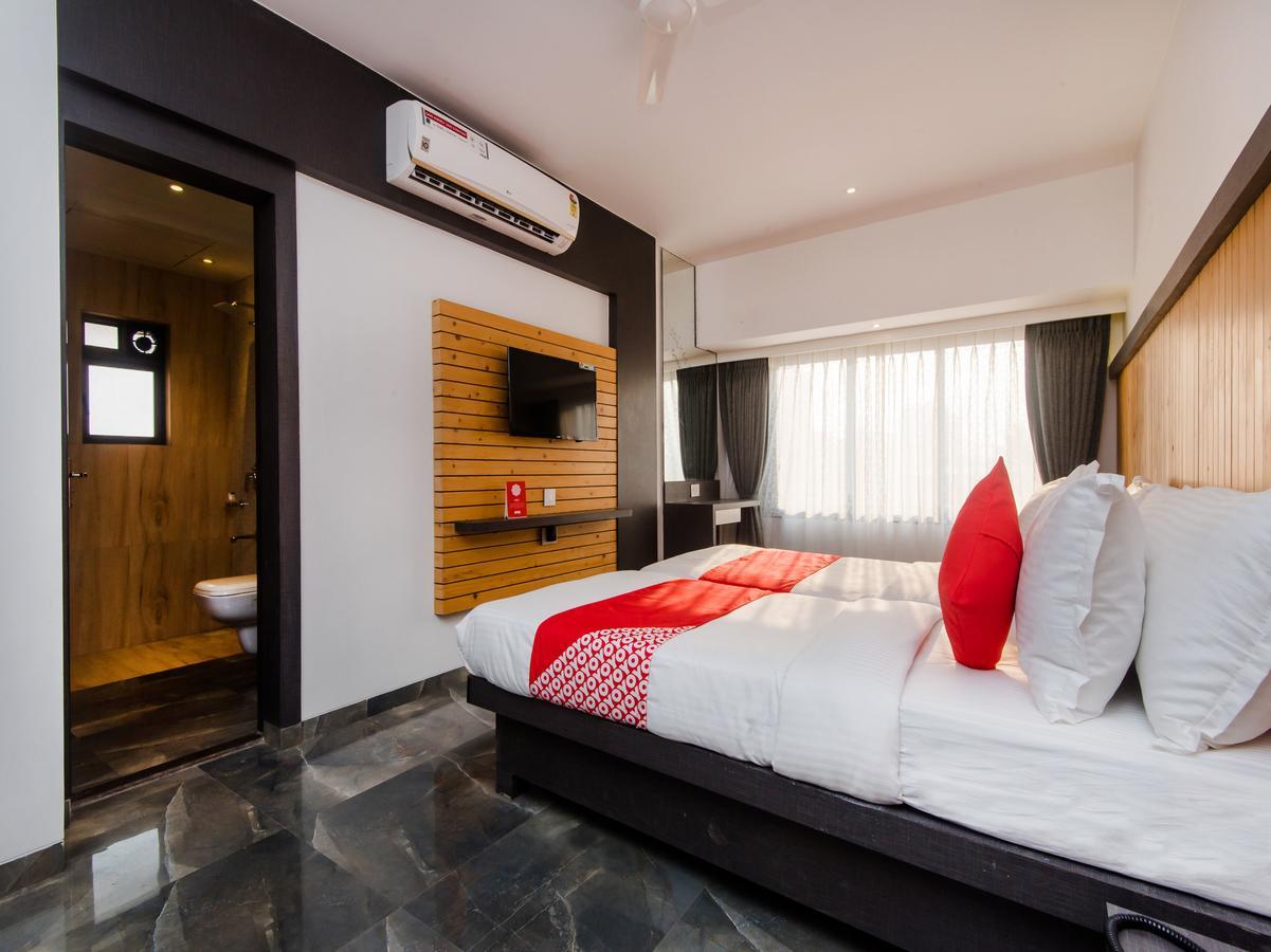Oyo 13089 Hotel Gold Crest 나비뭄바이 외부 사진
